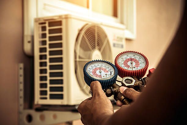Professional Hvac technician working in Richlands, VA